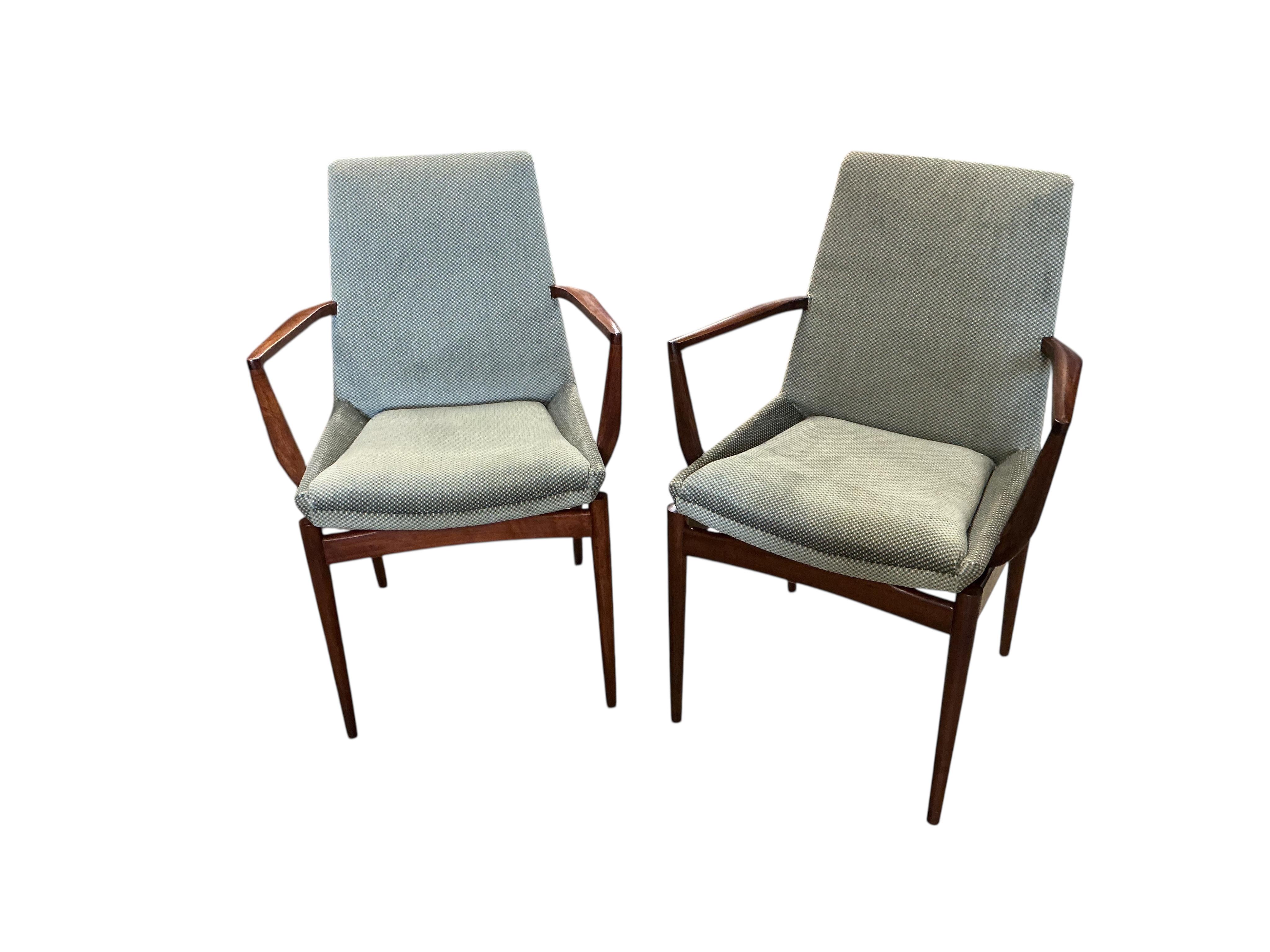 A mid century Archie Shine Indian rosewood extending dining table, width 144cm, depth 84cm, height 72cm and six upholstered chairs, two with arms